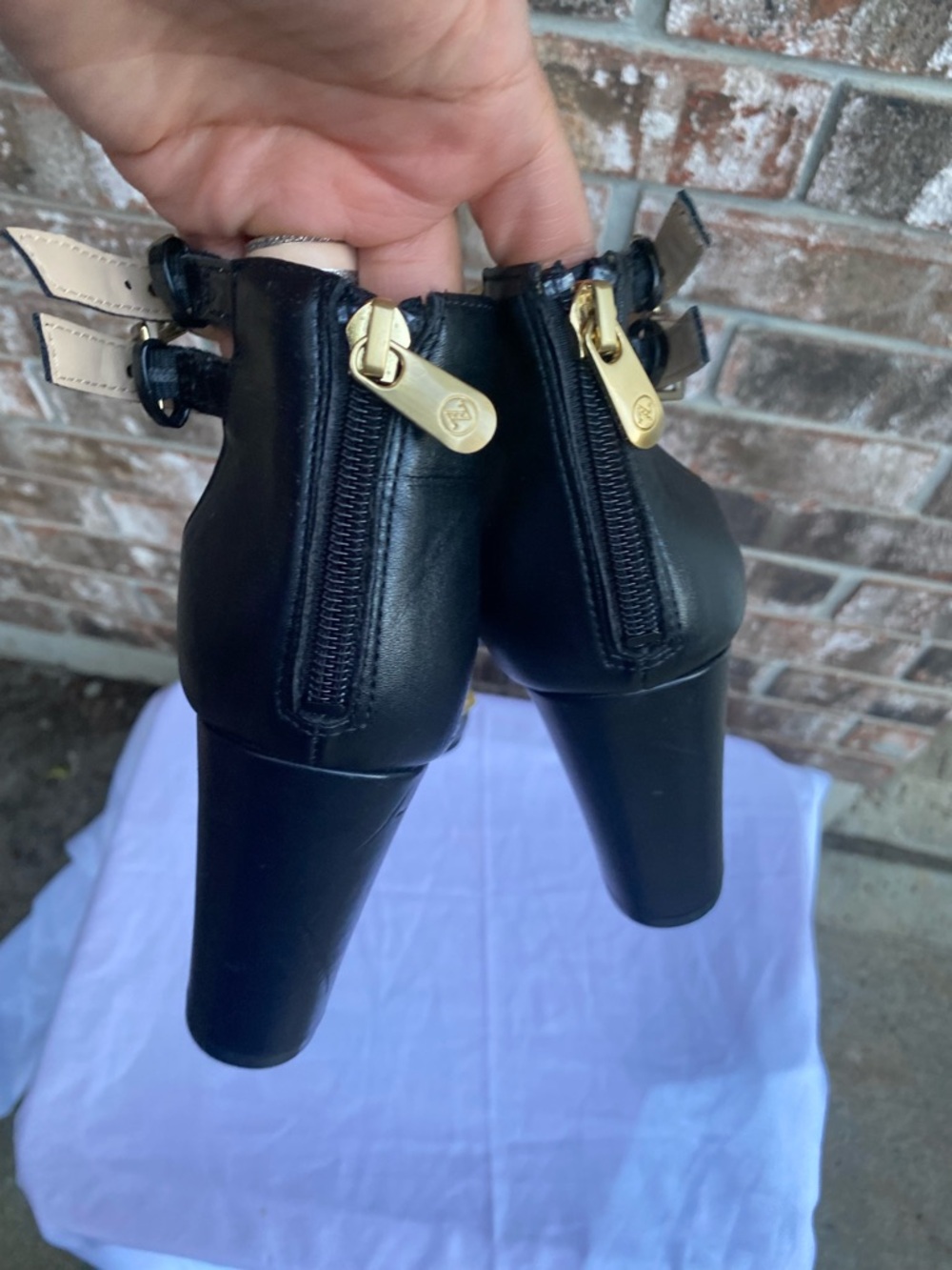 Adrienne Vittadini Black Pointed T-Strap Studded Block Heels - Picture 7 of 9